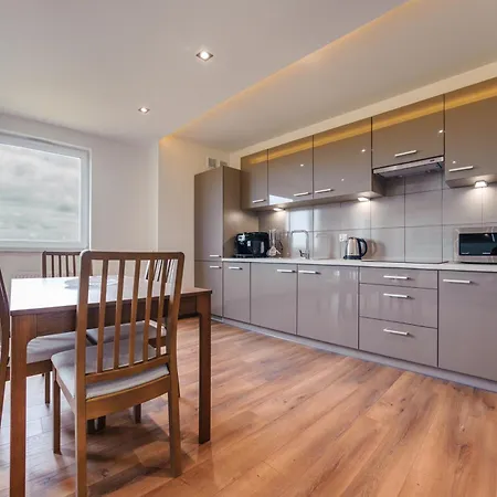 I Jastrzebia Gora, Sun & Snow